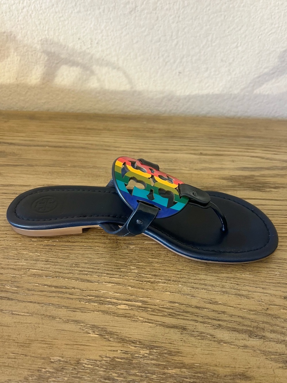 Tory Burch Miller patent leather rainbow navy leather thong sandals sz 7 - Picture 2 of 11